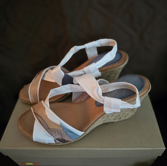 Brand New with Tag Azura Sandals - Picture 2 of 5